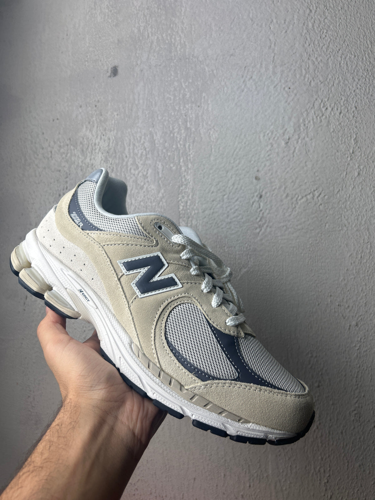 NEW BALANCE 2002R size 11M