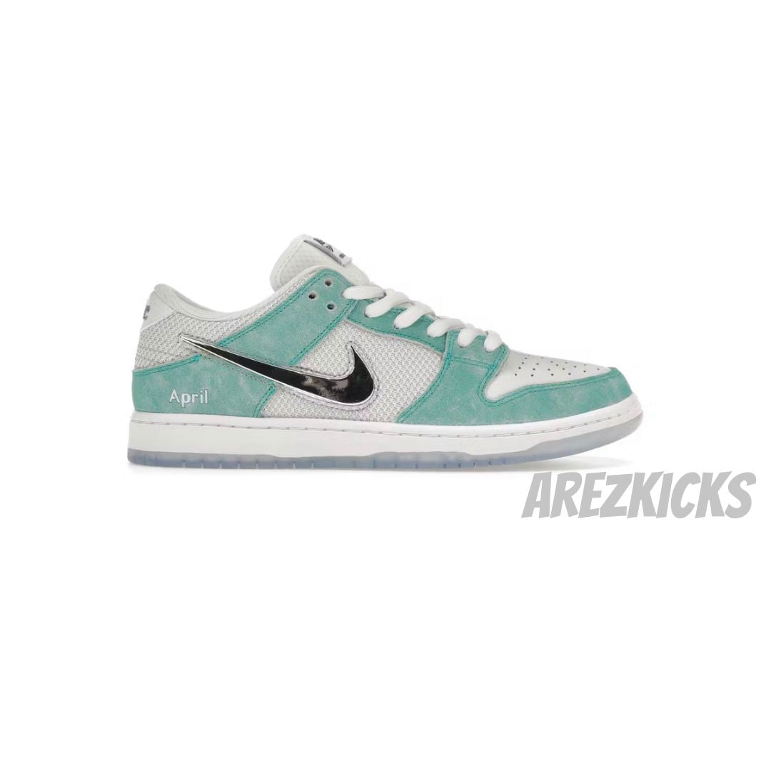 Nike SB Dunk Low April