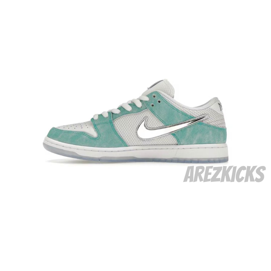 Nike SB Dunk Low April