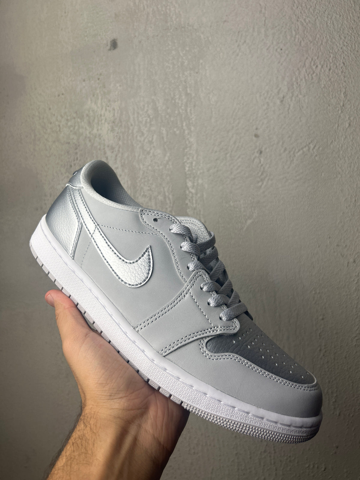 JORDAN 1 LOW SILVER